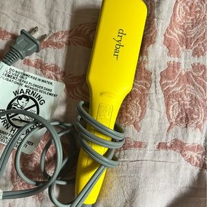 Drybar The Baby Brush Mini Heated Straightening Brush